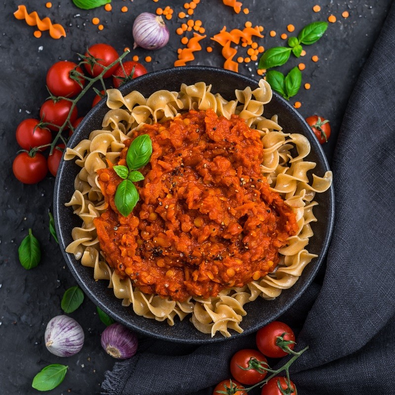 Linsenbolognese vegan und mit Roten Linsen Spirelli